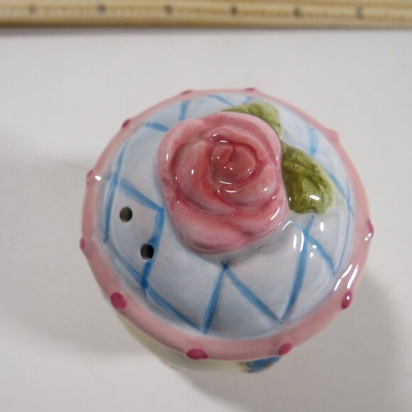 Elements Salt and Pepper Shaker Ceramic Pink Rose with Diamond design embossed - Picture 6 of 7